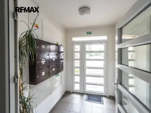 Pronájem bytu 2+kk, Praha - Vinoř, U cukrovaru, 45 m2