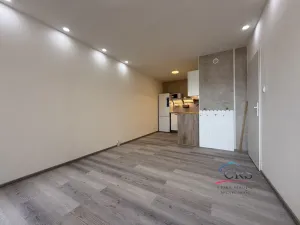 Pronájem bytu 2+kk, Praha - Prosek, Lovosická, 49 m2