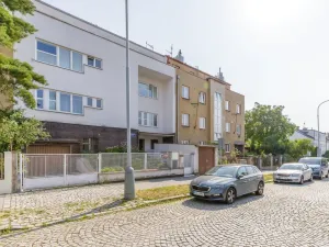 Prodej atypického bytu, Praha - Smíchov, U Šalamounky, 100 m2
