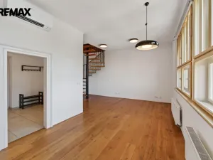 Pronájem bytu 2+kk, Praha - Nové Město, Masarykovo nábřeží, 100 m2