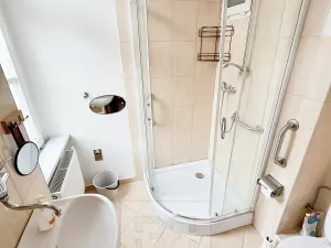 Pronájem bytu 2+kk, Praha - Malá Strana, Petřínská, 38 m2