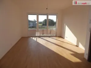 Pronájem bytu 2+kk, Praha, Hlučkova, 63 m2