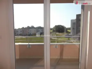 Pronájem bytu 2+kk, Praha, Hlučkova, 63 m2