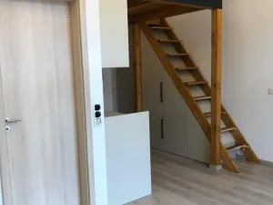 Pronájem atypického bytu, Hradec Králové - Kukleny, Pražská třída, 30 m2