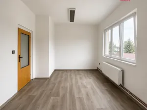 Pronájem kanceláře, Moravany - Platěnice, 138 m2