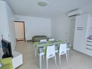 Prodej bytu 1+kk, Viale della Vittoria,Zona Mare,, 47 m2