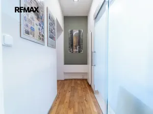 Pronájem bytu 3+1, Praha - Malá Strana, Valdštejnské náměstí, 91 m2