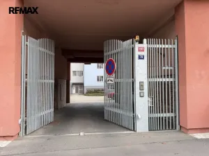 Pronájem garážového stání, Karlovy Vary, Moskevská, 13 m2