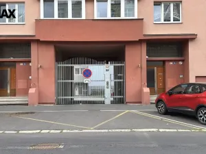 Pronájem garážového stání, Karlovy Vary, Moskevská, 13 m2