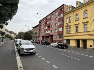 Pronájem garážového stání, Karlovy Vary, Moskevská, 13 m2