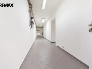 Pronájem obchodního prostoru, Praha - Háje, Hviezdoslavova, 297 m2