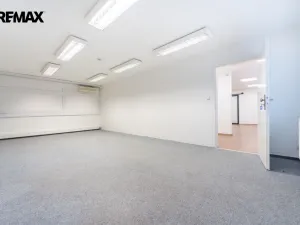 Pronájem obchodního prostoru, Praha - Háje, Hviezdoslavova, 297 m2
