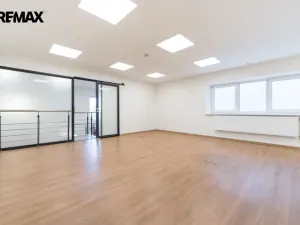 Pronájem obchodního prostoru, Praha - Háje, Hviezdoslavova, 364 m2