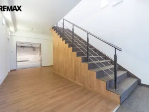 Pronájem obchodního prostoru, Praha - Háje, Hviezdoslavova, 364 m2