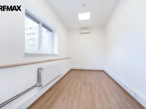Pronájem obchodního prostoru, Praha - Háje, Hviezdoslavova, 364 m2