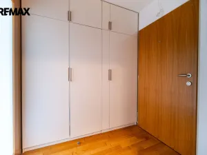 Pronájem bytu 1+kk, Praha - Žižkov, Pitterova, 44 m2