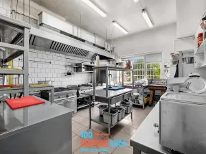 Pronájem restaurace, Praha - Záběhlice, Roztylské náměstí, 335 m2