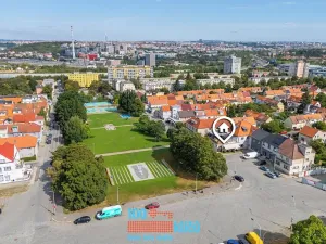 Pronájem restaurace, Praha - Záběhlice, Roztylské náměstí, 335 m2