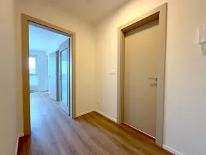 Prodej bytu 2+kk, Praha - Černý Most, Arnošta Valenty, 35 m2