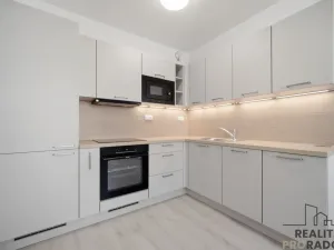Pronájem bytu 2+kk, Pardubice, U Sportovní školy, 52 m2
