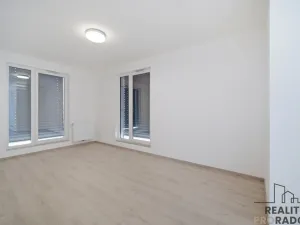 Pronájem bytu 2+kk, Pardubice, U Sportovní školy, 52 m2