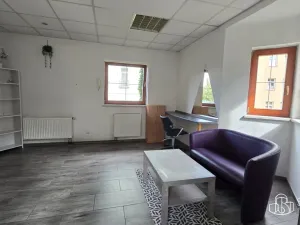 Pronájem obchodního prostoru, Sokolov, nábřeží Petra Bezruče, 31 m2