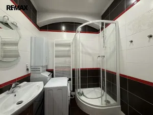 Pronájem bytu 2+kk, Karlovy Vary, Bělehradská, 45 m2