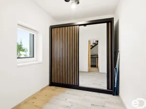 Prodej rodinného domu, Dobrovice, Husova ulice, 213 m2