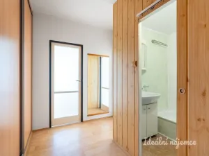 Pronájem bytu 2+kk, Praha, Novodvorská, 39 m2