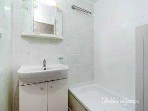 Pronájem bytu 2+kk, Praha, Novodvorská, 39 m2