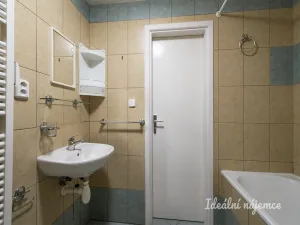 Pronájem bytu 1+1, Praha - Žižkov, Husitská, 35 m2