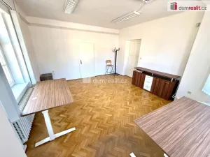 Pronájem kanceláře, Veltrusy, nám. A. Dvořáka, 24 m2