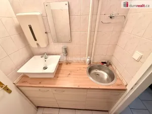 Pronájem kanceláře, Veltrusy, nám. A. Dvořáka, 24 m2