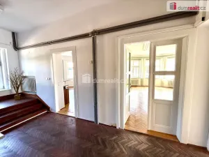 Pronájem kanceláře, Veltrusy, nám. A. Dvořáka, 24 m2