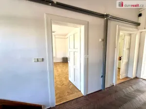 Pronájem kanceláře, Veltrusy, nám. A. Dvořáka, 24 m2