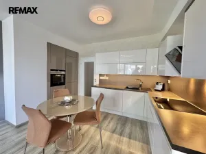 Prodej bytu 2+kk, Praha - Vysočany, Modrého, 61 m2