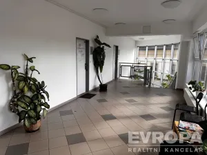 Pronájem obchodního prostoru, Jablonec nad Nisou, Komenského, 27 m2