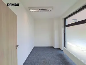 Pronájem obchodního prostoru, Praha - Modřany, Soukalova, 104 m2