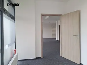 Pronájem obchodního prostoru, Praha - Modřany, Soukalova, 104 m2