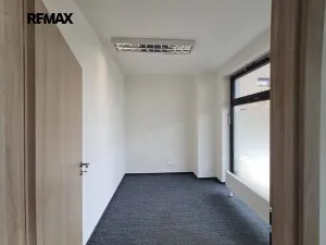 Pronájem obchodního prostoru, Praha - Modřany, Soukalova, 104 m2