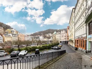 Pronájem obchodního prostoru, Karlovy Vary, Divadelní náměstí, 30 m2