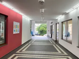 Pronájem obchodního prostoru, Karlovy Vary, Divadelní náměstí, 30 m2