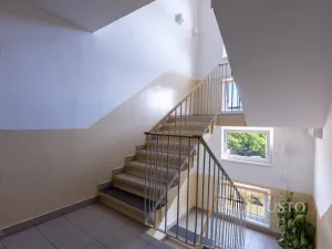 Pronájem bytu 2+kk, Praha - Kobylisy, Pohnertova, 43 m2