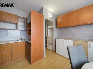 Pronájem bytu 1+1, Ostrov, Kollárova, 36 m2