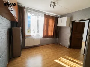 Pronájem bytu 1+1, Ostrov, Kollárova, 36 m2