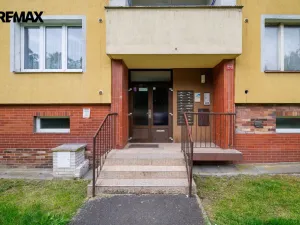 Pronájem bytu 1+1, Ostrov, Kollárova, 36 m2