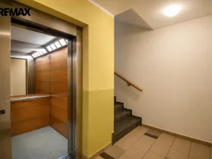 Pronájem bytu 2+kk, Hradec Králové - Třebeš, Ve Stromovce, 70 m2
