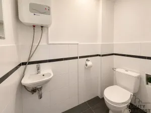Pronájem skladu, Praha - Žižkov, Jeseniova, 26 m2