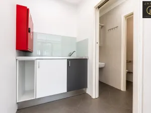 Pronájem kanceláře, Praha - Karlín, Rohanské nábřeží, 37 m2