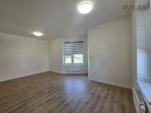 Pronájem bytu 1+kk, Benešov, 102. pluku, 33 m2